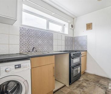 3 bedroom semi-detached bungalow to rent - Photo 6