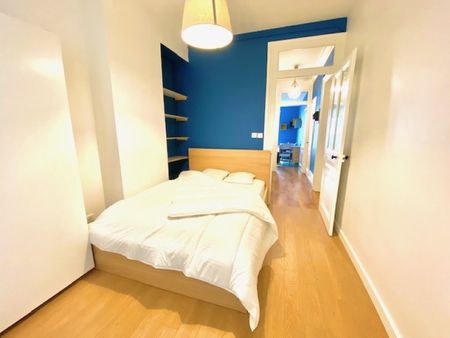 A LOUER - T2 MEUBLE - RUE CHEVREUL - LYON 7 - Photo 5