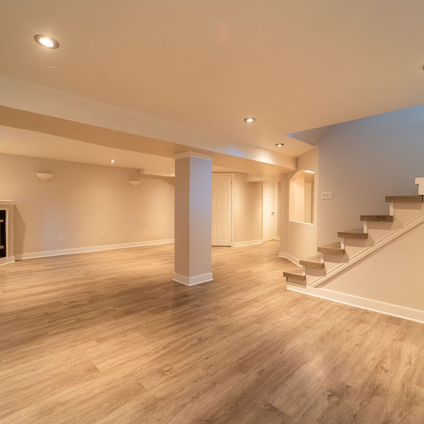 For Lease - 1071 Joan Drive, Burlington, Ontario - Photo 1