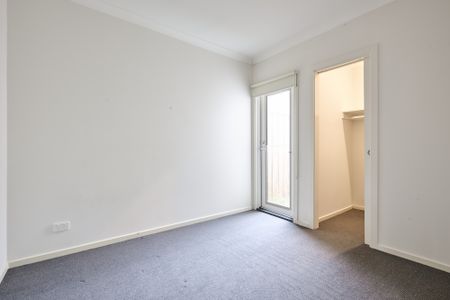 MODERN COMFORT & CONVENIENCE AWAITS!! - Photo 3