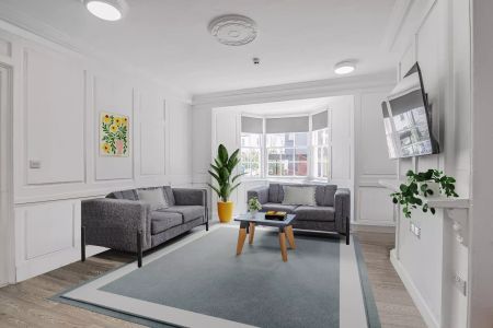 Deluxe Townhouse - Photo 2