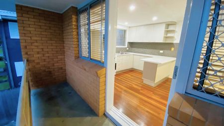 2/142 Pembroke Road, 4151, Coorparoo Qld - Photo 5