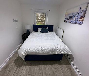 £1,250 PCM, Two Bedroom Ground Floor Flat with Enclosed Garden in R... - Photo 4