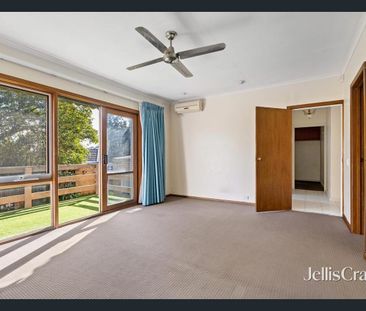 FOR LEASE I 4 SEATTLE STREET, BALWYN NORTH Spacious Family Living i... - Photo 2