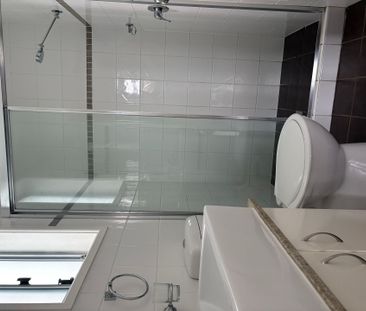 Spacious & Modern 2-Bedroom Unit – Excellent Location on Wallace St... - Photo 6