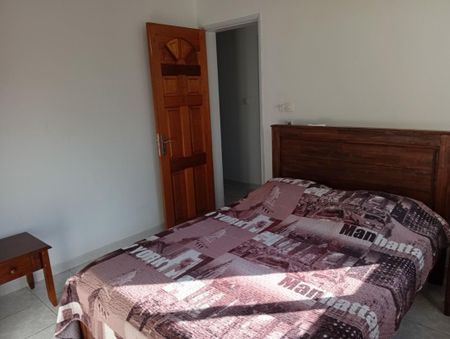 Location Maison 3 pièces 78m² LA RIVIERE 97421 - Photo 2