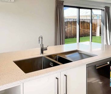 Spacious 4 Bedroom in Acland Park - Photo 4