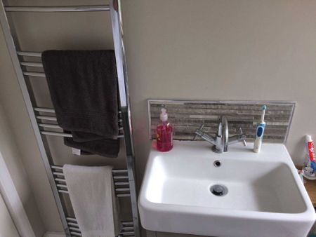 Broadacres, Guildford - Photo 4