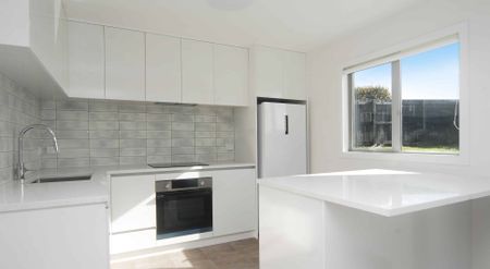 Modern Family Living with Space, Sun, and Privacy - Photo 2