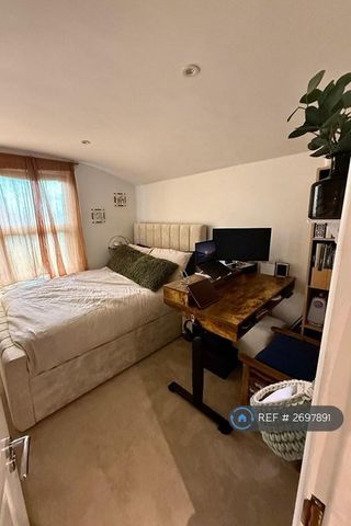 1 bedroom in a flat share to rent - Photo 3