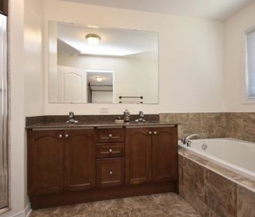 For Lease - 3364 Chief Mbulu Way, Mississauga, Ontario - Photo 6