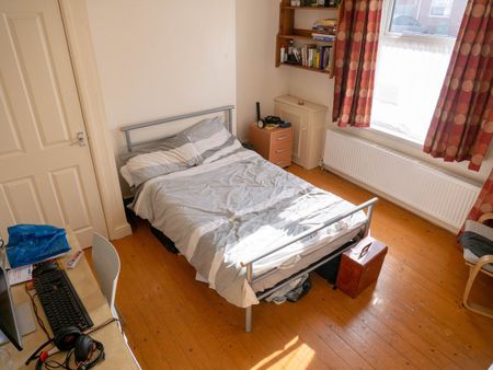 4 Bed Semi-Detached House, City Road, NG7 - Photo 4