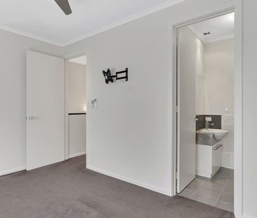 15 Ludgate Ave, Lightsview SA 5085 - Townhouse For Rent | Domain - Photo 6