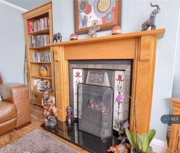4 bedroom terraced house to rent - Photo 3