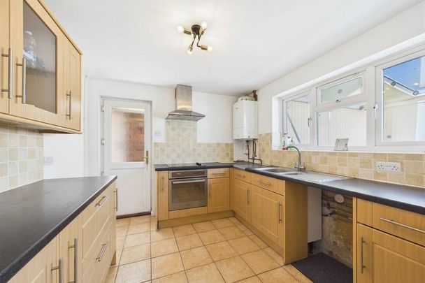 3 bedroom semi-detached house to rent - Photo 1