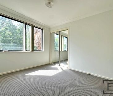 Renovated 4-Bedroom Townhouse in the Heart of Plumpton - Photo 4