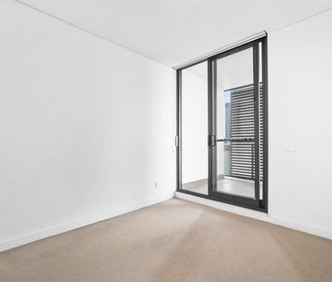 Immediate Waterfront Luxury - Photo 1