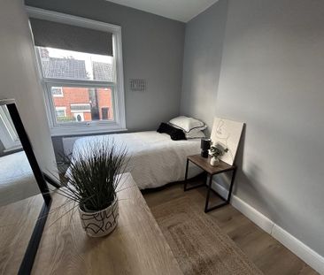 1 bedroom in a house share to rent - Photo 4