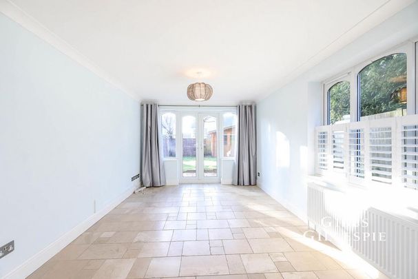 5 bedroom detached house to rent - Photo 1