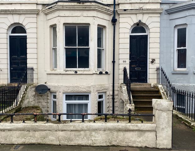 1 bed Flat - Photo 1