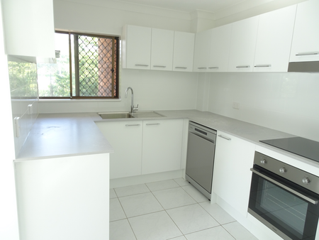 Unit 15, 22 Commodore Drive, Surfers Paradise, QLD - Photo 3