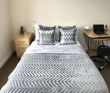 1 bedroom in a flat share to rent - Photo 3