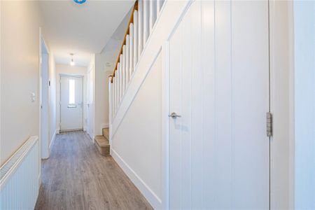 4 bed Semi Detached House for rent - Photo 2