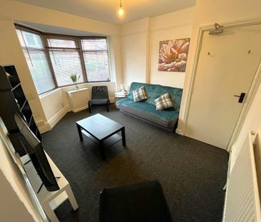 1 bedroom in a house share to rent - Photo 3