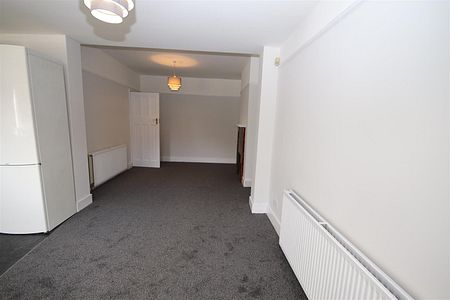 3 bedroom Semi-Detached House to let - Photo 3