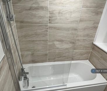 3 bedroom end of terrace house to rent - Photo 3