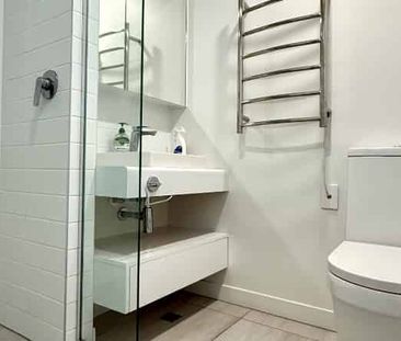 Modern 1 Bedroom Apartment in Te Aro - Photo 1