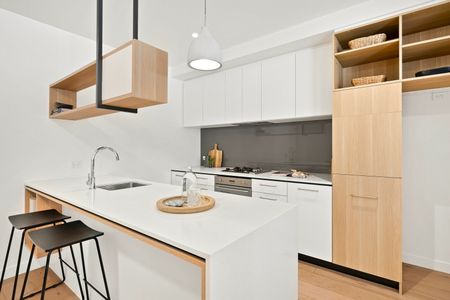 MODERN 2 BEDROOM APARTMENT IN THE HEART OF SOUTH MELBOURNE - Photo 2