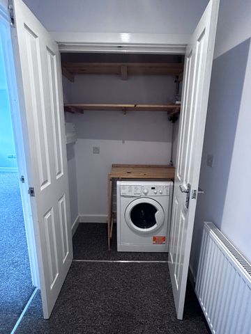 QUEENSWAY, BLETCHLEY - 1 BEDROOM - Photo 5