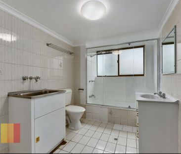 LOVELY ONE BEDROOM UNIT IN EXCELLENT POSITION! - Photo 3