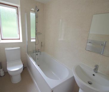 2 bedroom end of terrace house to rent - Photo 4