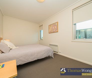 Fully furnished - huge 1 bedroom plus study. Gas is included in the... - Photo 1