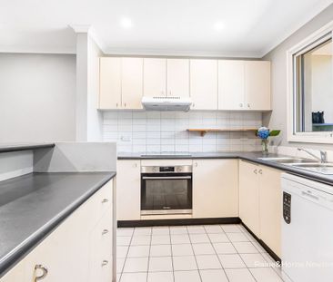 Generous family sized 3 bed townhome in Newington Mews - Photo 4