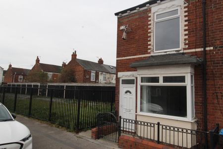 2 bedroom terraced house to rent - Photo 3