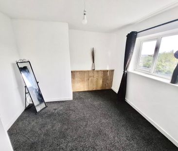 2 bedroom end of terrace house to rent - Photo 2