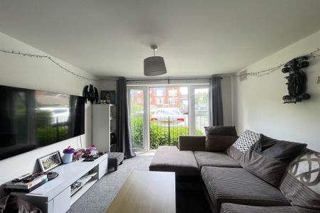 Alexander Square, Eastleigh - Photo 2