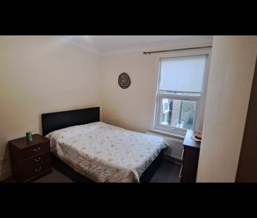 Room in a Shared House, Bulwer Road, E11 - Photo 1