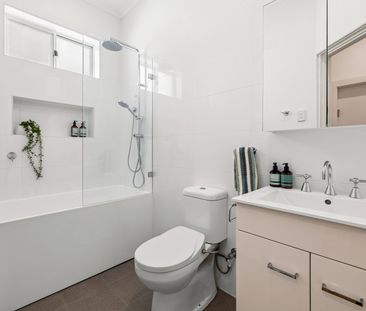 31 Stewart Street, North Bondi NSW 2026 - House For Rent | Domain - Photo 5