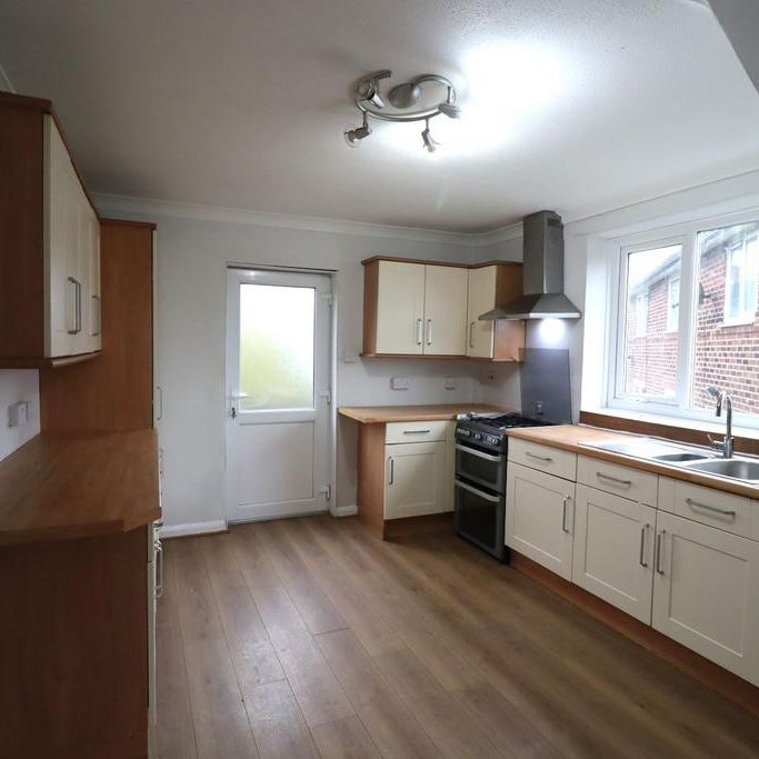 3 bedroom semi-detached house to rent - Photo 1