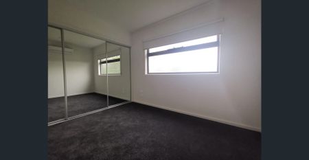 Modern Townhouse With Perfect Location! - Photo 3