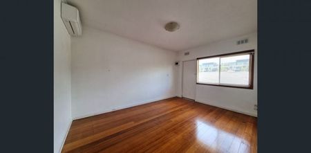 One Bedroom Spacious Apartment - Photo 2