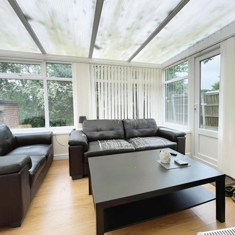 1 bedroom parking to rent - Photo 1