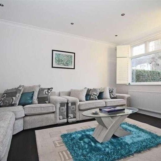 The Ridgeway, Acton Town, W3 - Photo 1