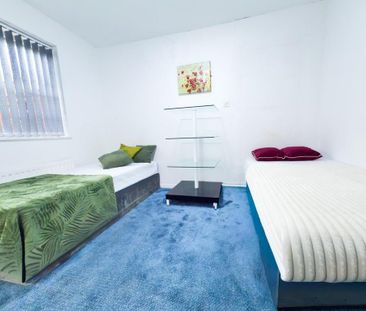 1 bedroom in a house share to rent - Photo 4