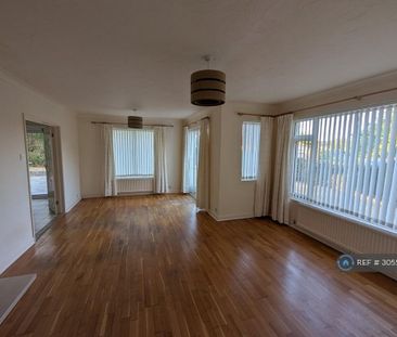 4 bedroom bungalow to rent - Photo 1