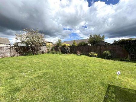 Sheerwater Crescent, Hastings, TN34 - Photo 2